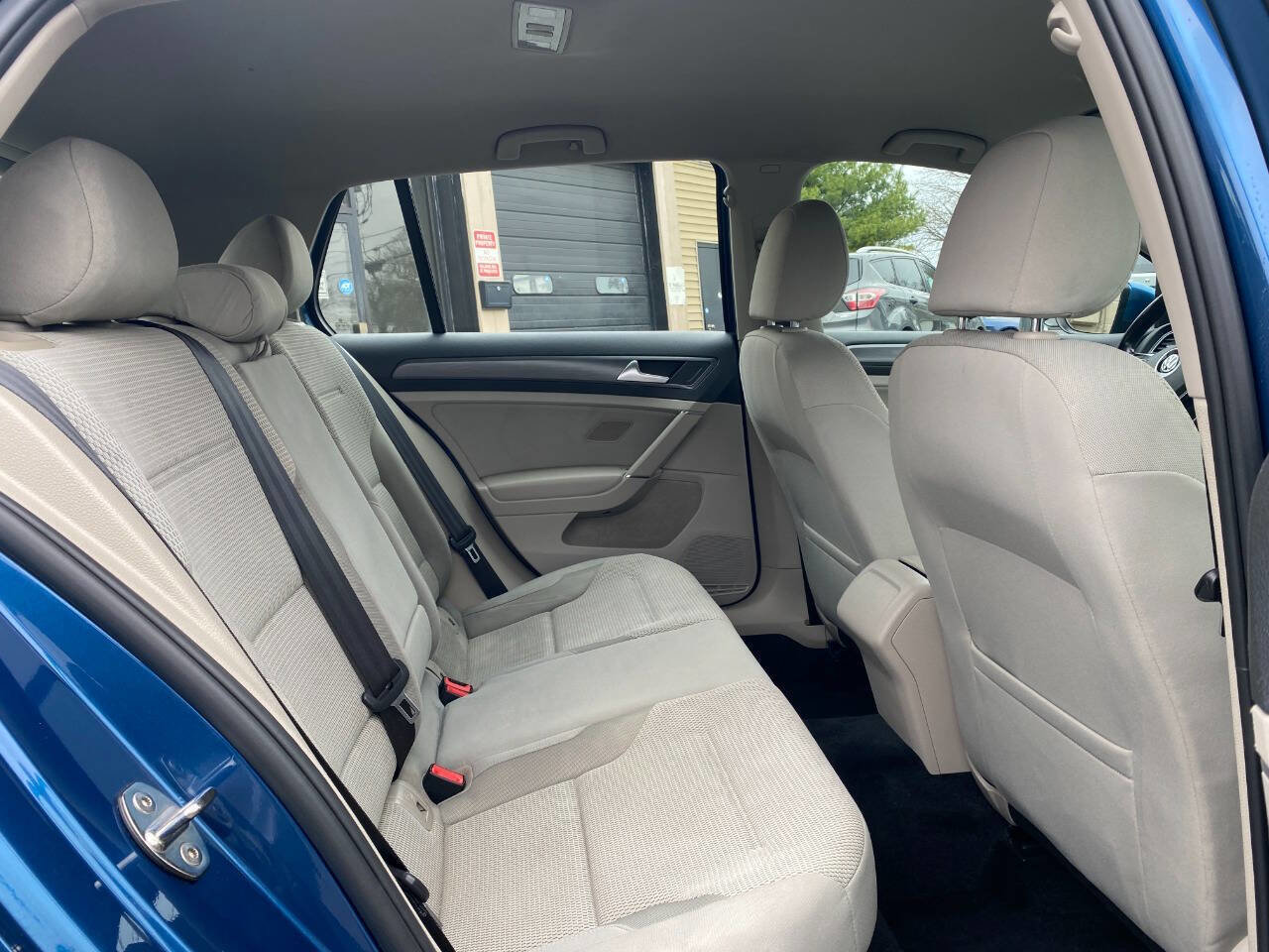 Used 2018 Volkswagen Golf S image 25