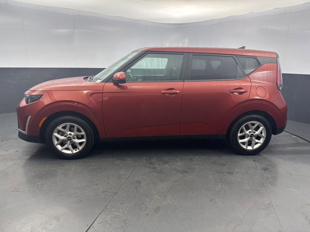Used 2023 Kia Soul LX w/ LX Technology Package FWD image 2