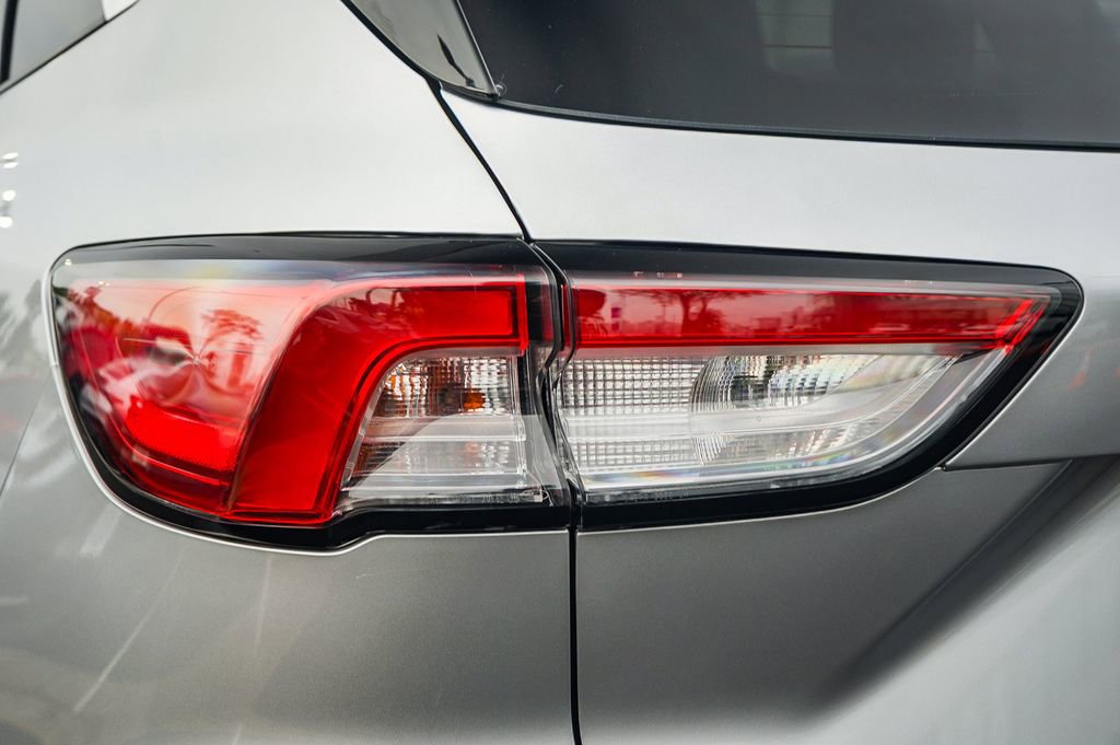 Used 2020 Ford Escape SE image 9