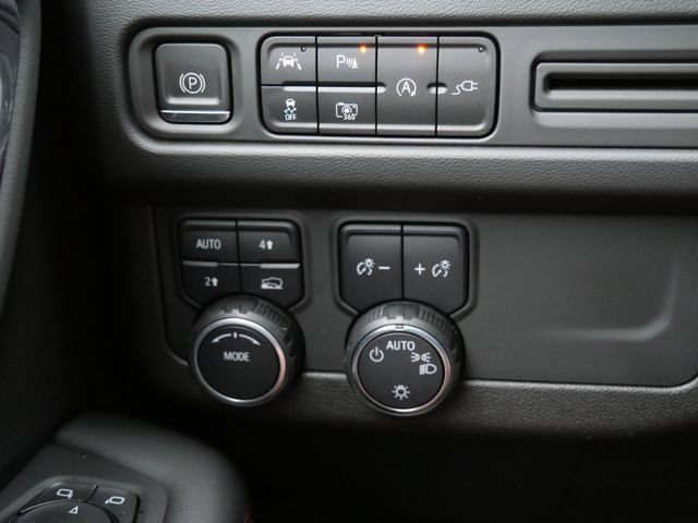 Used 2022 Chevrolet Suburban RST w/ Luxury Package AWD/4WD image 20