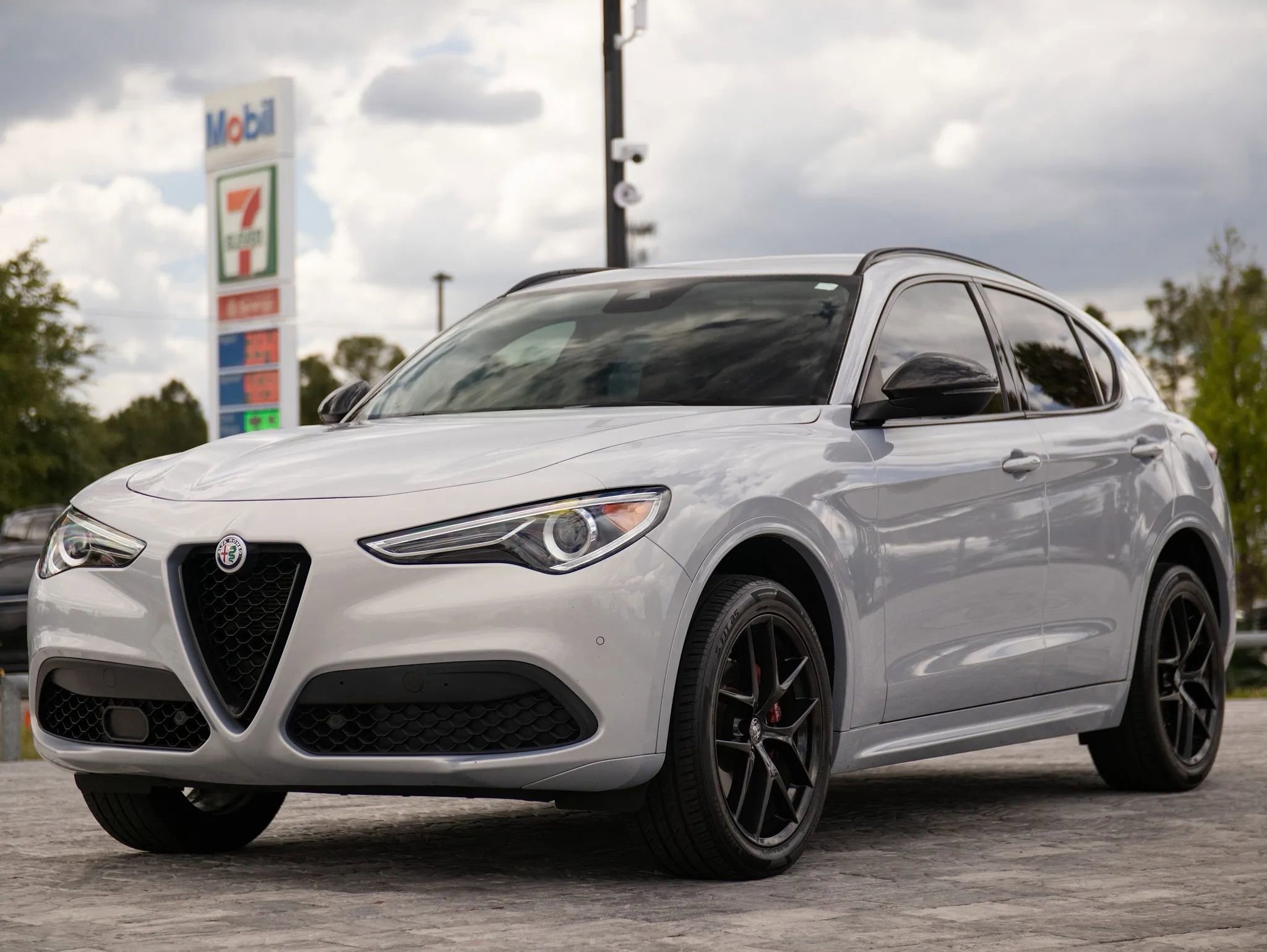 Used 2020 Alfa Romeo Stelvio Sport w/ Quick Order Package 22K Sport RWD image 6