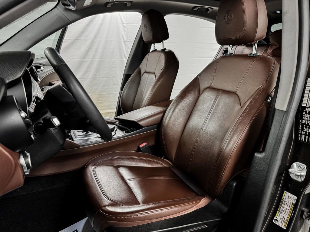 Used 2018 Alfa Romeo Stelvio AWD image 7