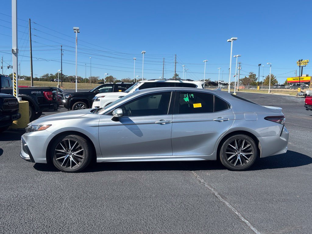 Used 2023 Toyota Camry SE FWD image 3