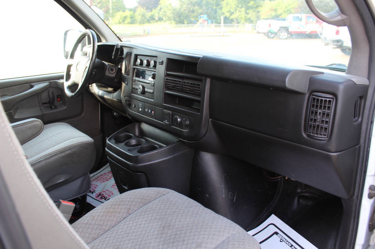 Used 2015 Chevrolet Express 3500 RWD image 17