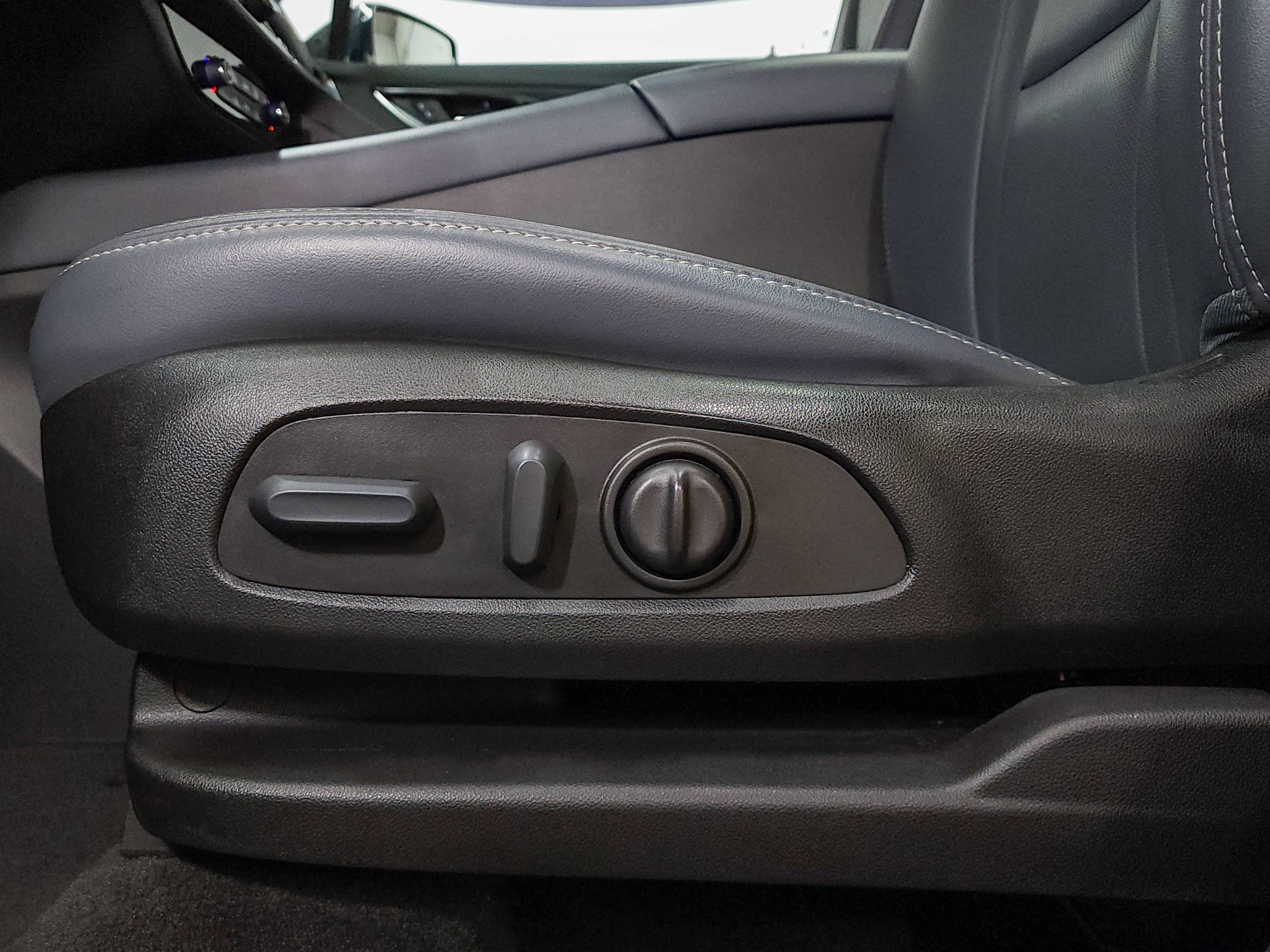 Used 2022 Buick Enclave Essence w/ Experience Buick Package image 38