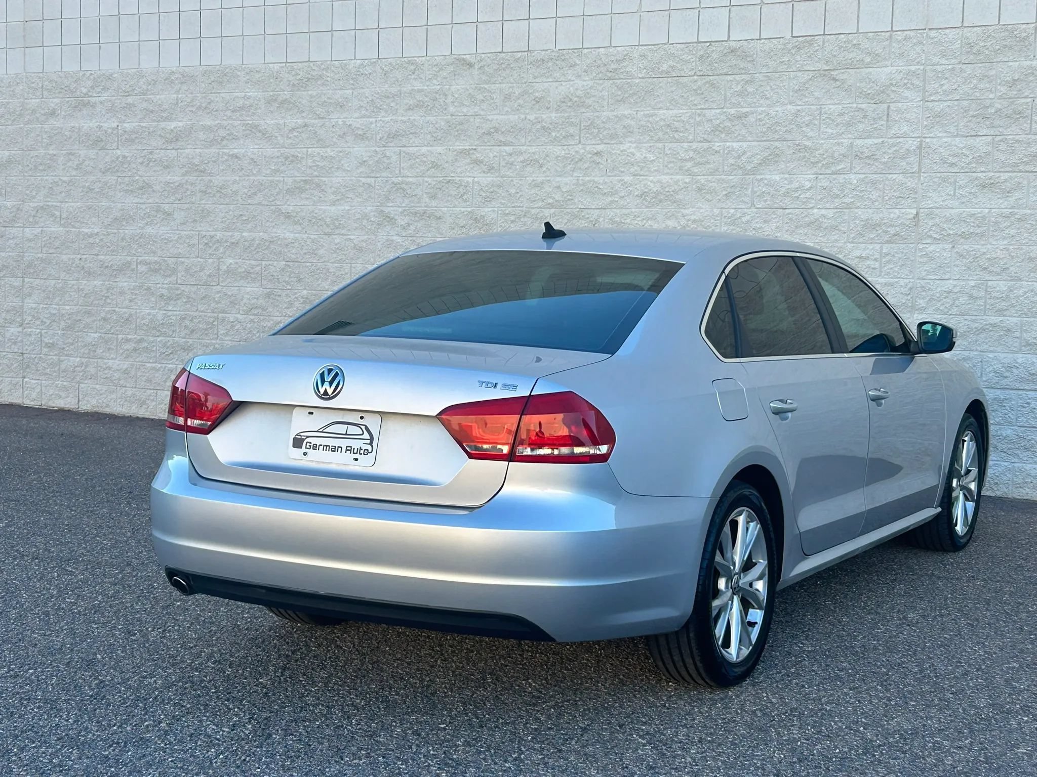 Used 2012 Volkswagen Passat TDI SE FWD image 4