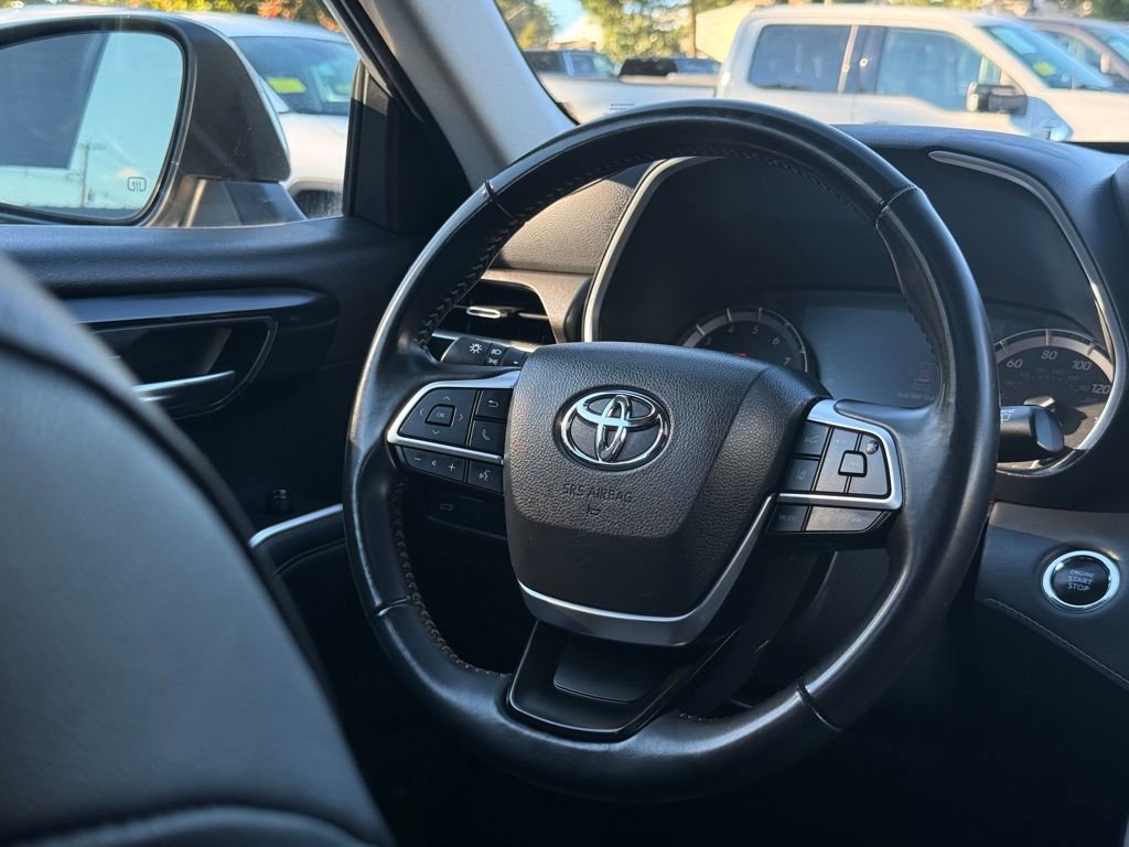 Used 2022 Toyota Highlander XLE image 18