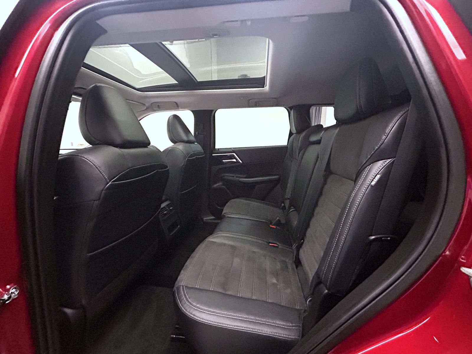 Used 2023 Mitsubishi Outlander SE AWD/4WD image 19