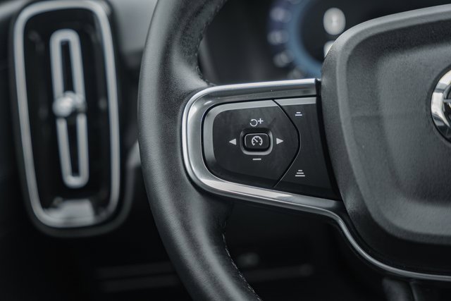 Used 2024 Volvo XC40 B5 Plus w/ Protection Package Premier image 31