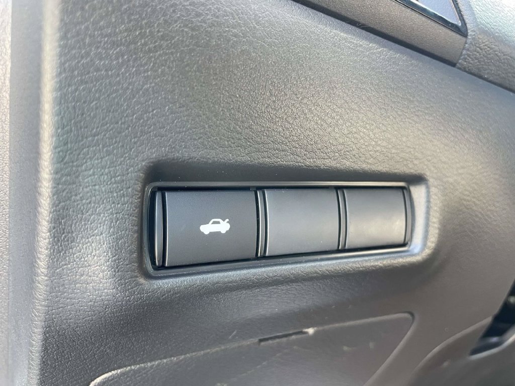 New 2027 Nissan Sentra SR w/ Floor Mat Package FWD image 19