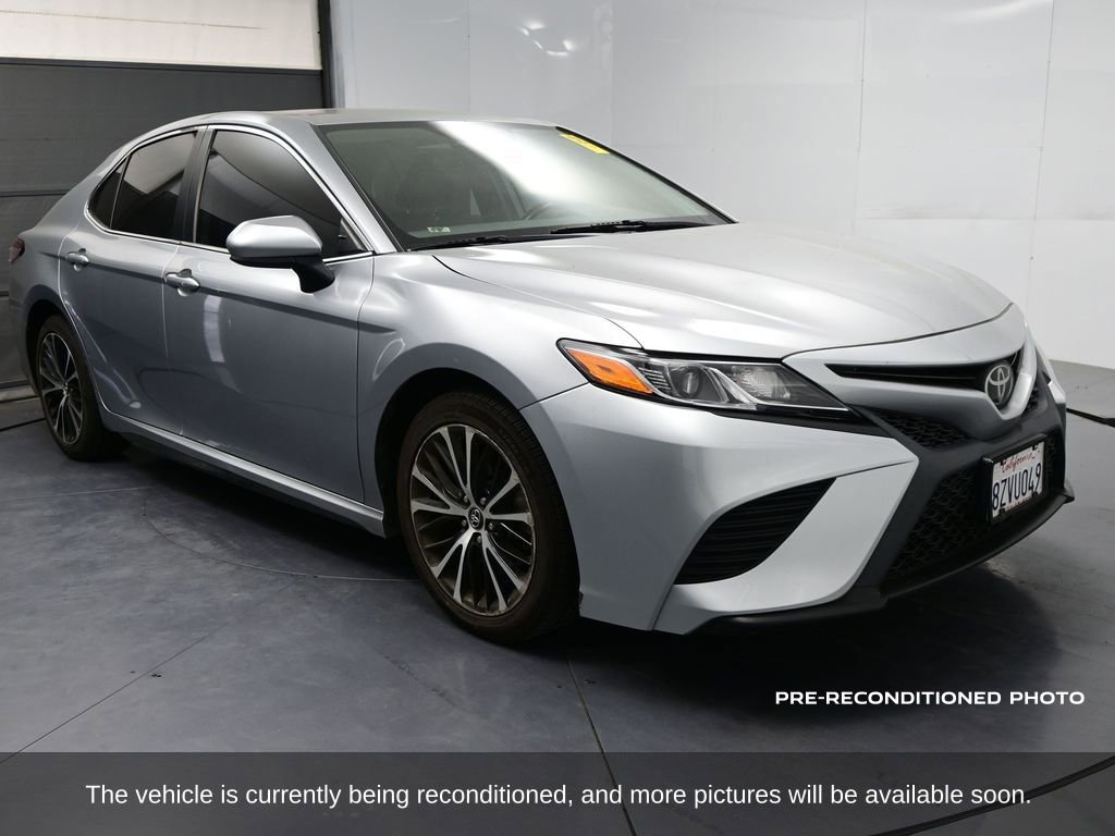Used 2019 Toyota Camry SE w/ Carpet Mat Package image 2