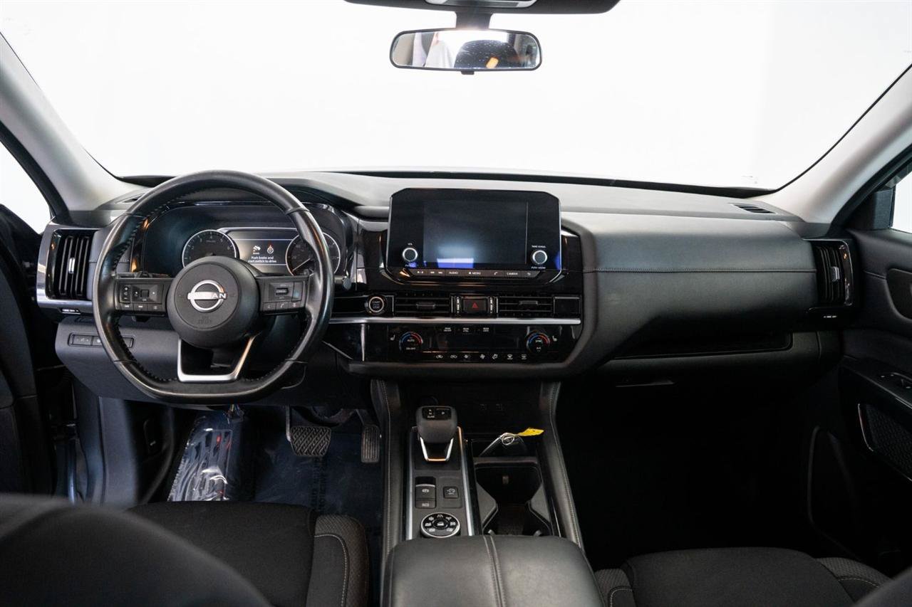 Used 2024 Nissan Pathfinder SV AWD/4WD image 16