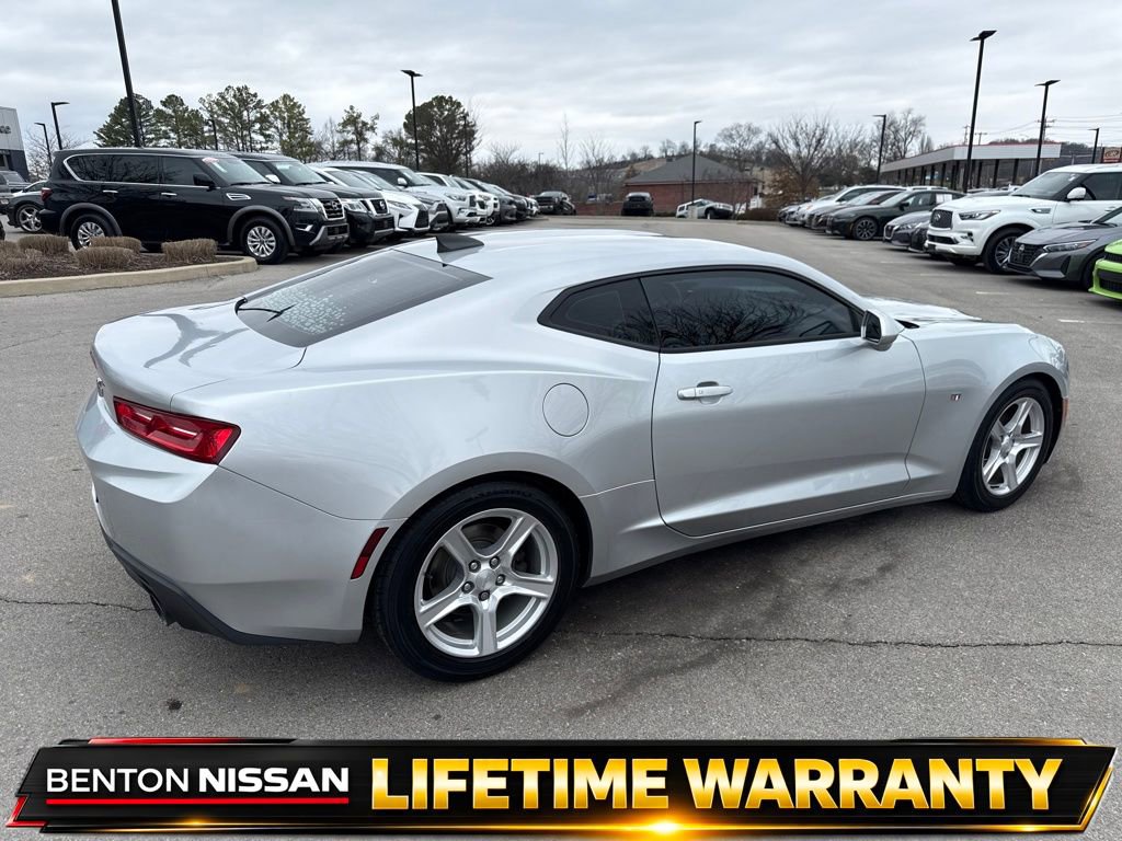 Used 2018 Chevrolet Camaro LT RWD image 8