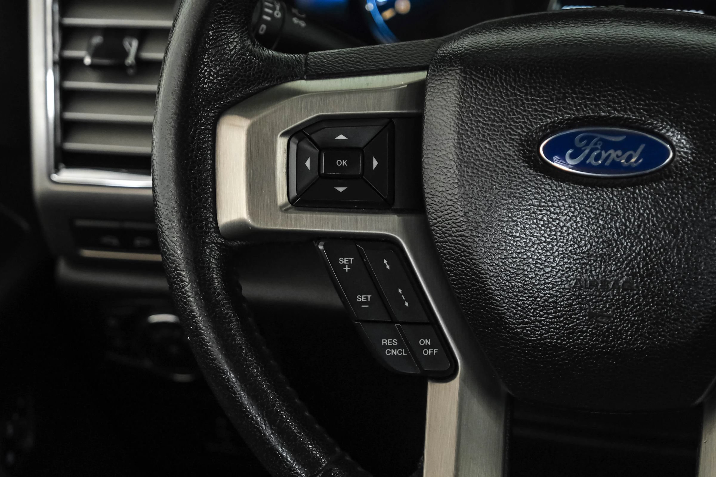 Used 2015 Ford F150 Platinum w/ Equipment Group 701A Luxury RWD image 15