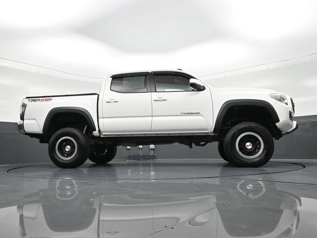 Used 2020 Toyota Tacoma TRD Off-Road AWD/4WD image 29
