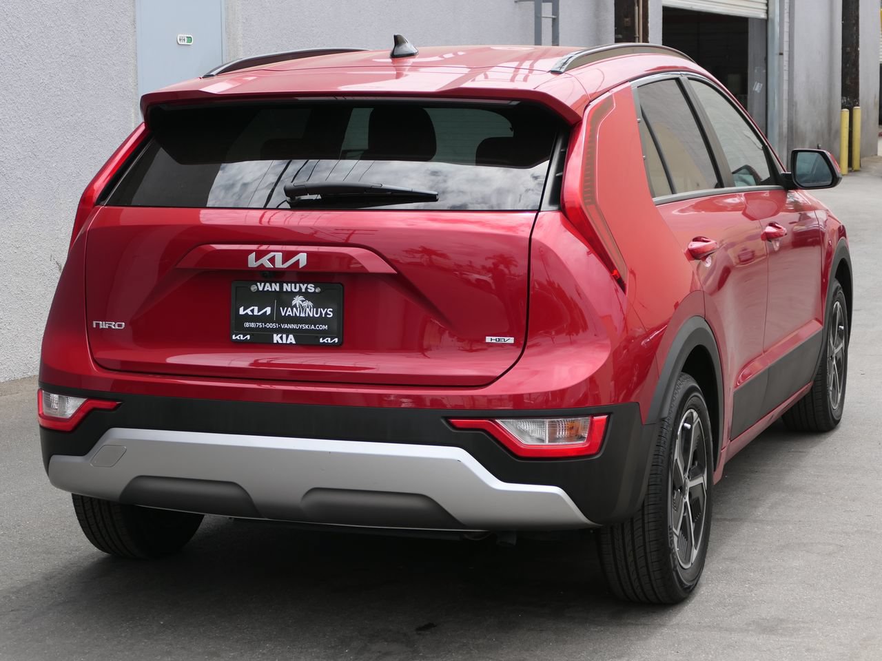 Used 2023 Kia Niro LX FWD image 3
