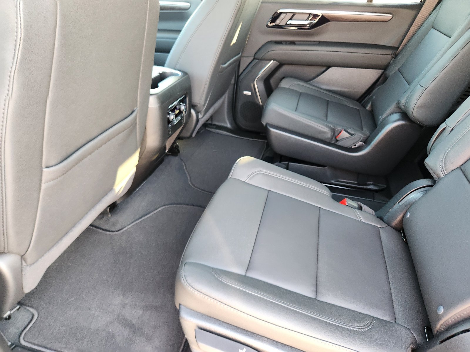 New 2027 Chevrolet Tahoe Z71 w/ Comfort Package AWD/4WD image 24