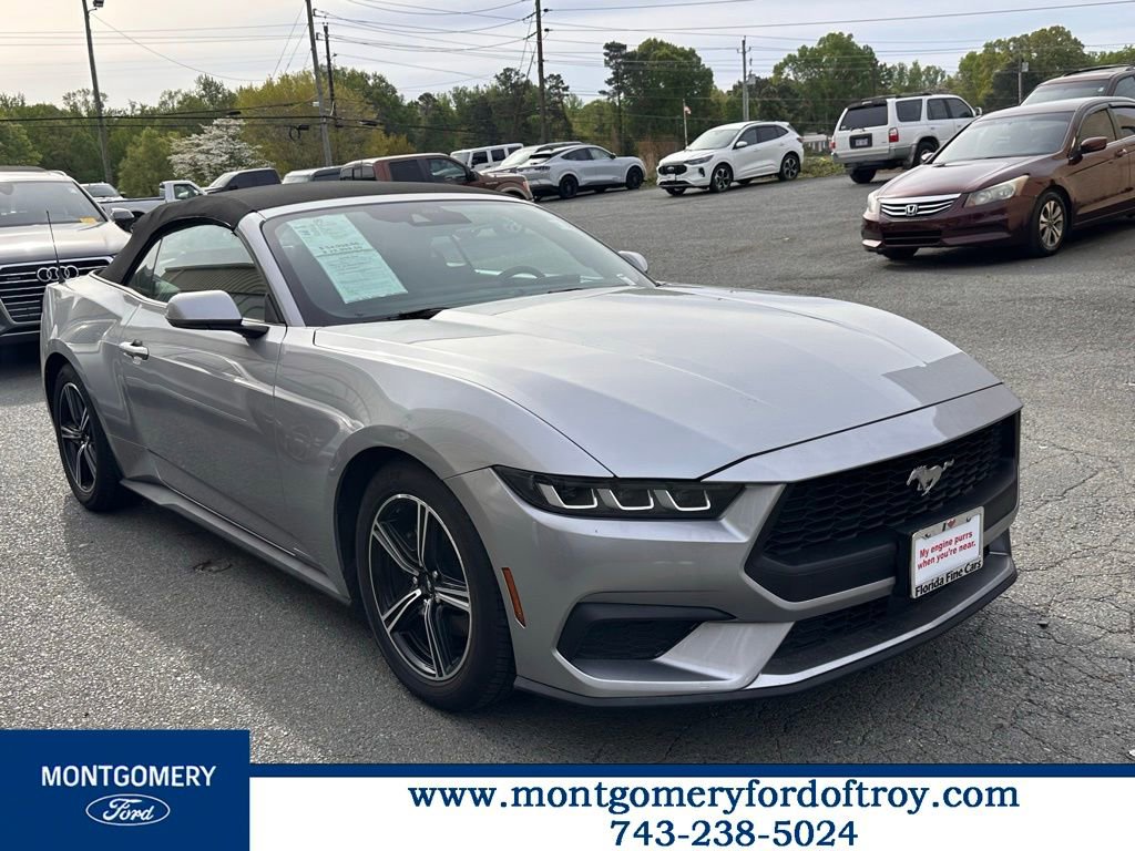 Used 2024 Ford Mustang Convertible image 1