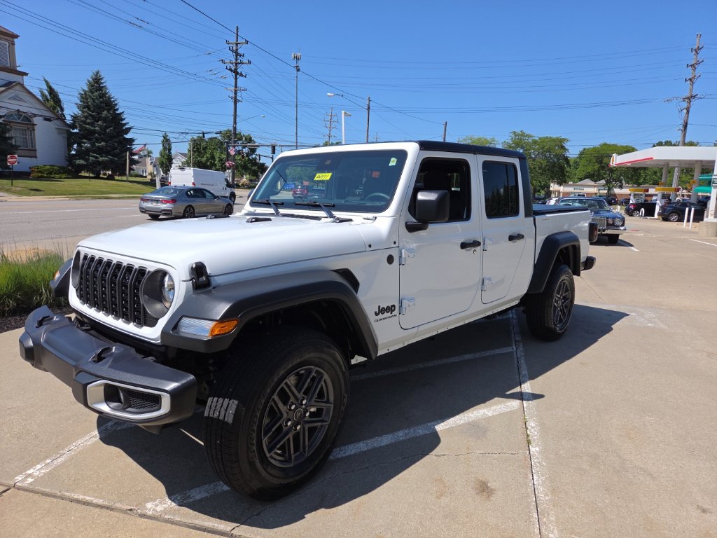 Certified 2025 Jeep Gladiator Sport AWD/4WD image 6