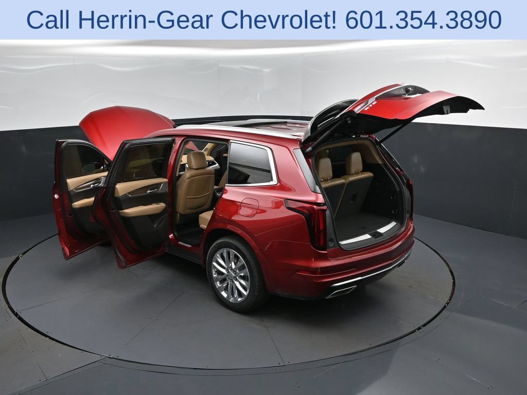 Used 2020 Cadillac XT6 Premium Luxury w/ Platinum Package FWD image 2