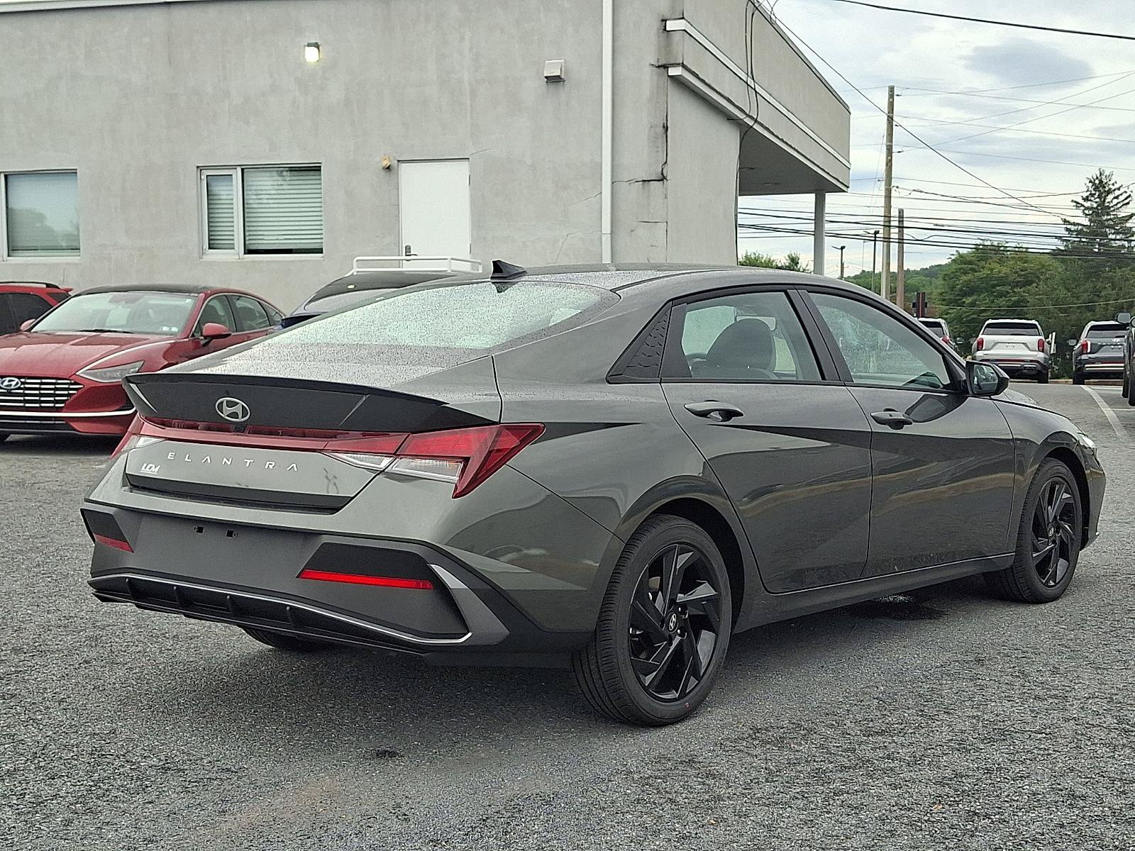 New 2026 Hyundai Elantra SEL Sport FWD image 3