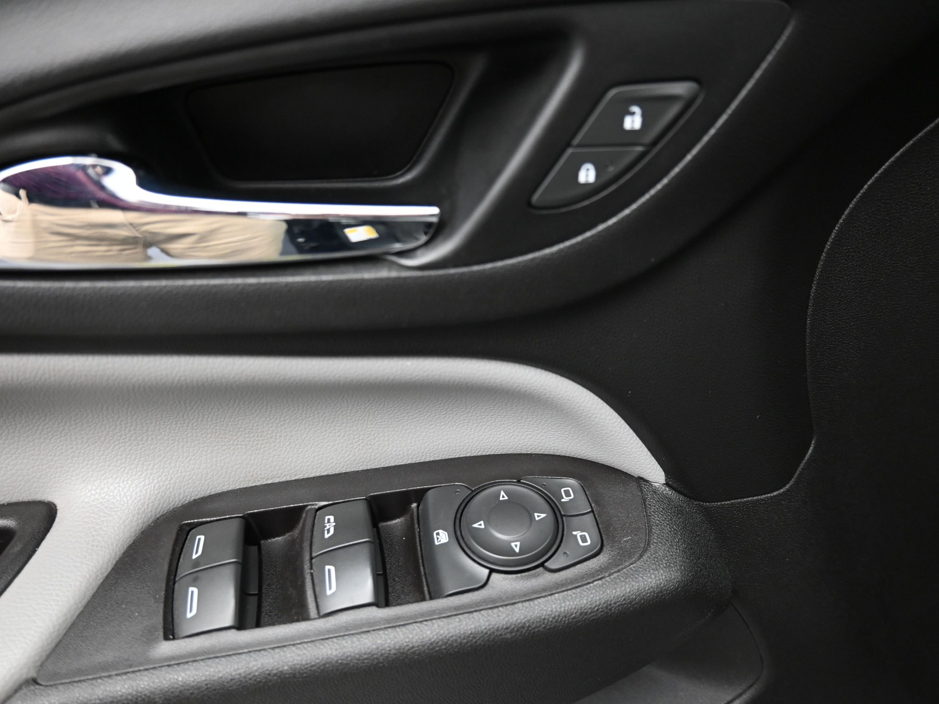 Used 2021 Chevrolet Equinox LS w/ LS Convenience Package image 5