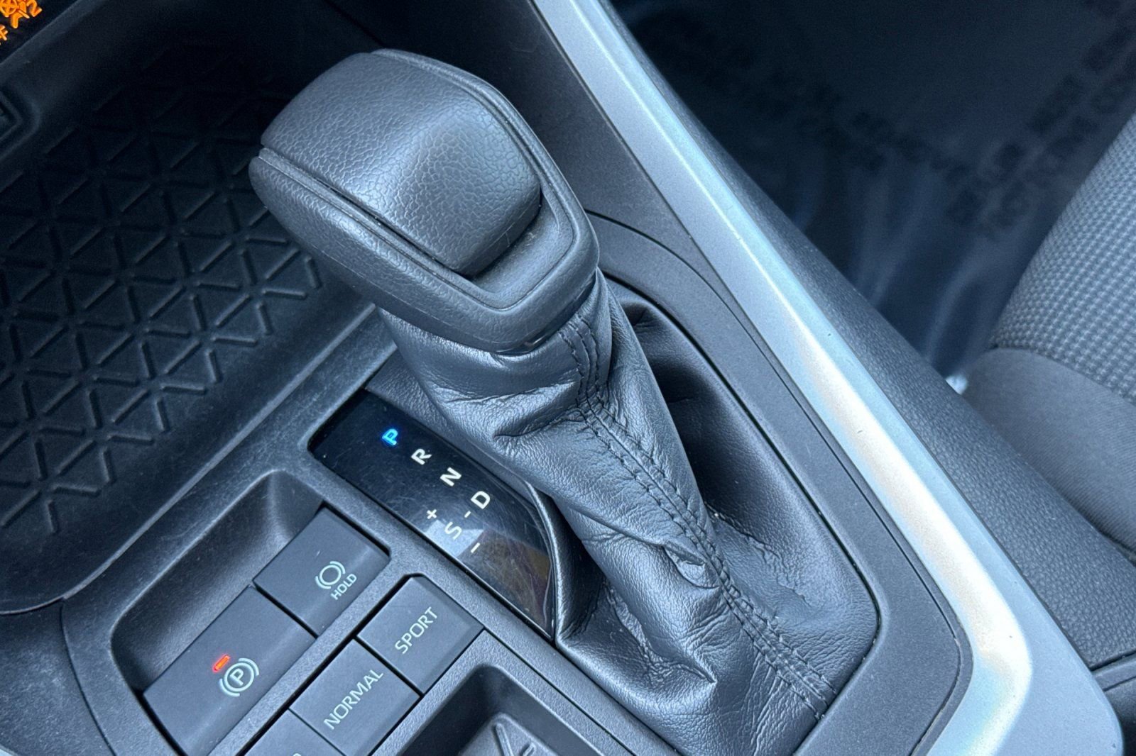 Used 2021 Toyota RAV4 LE w/ Carpet Mat Package (TMS) image 23