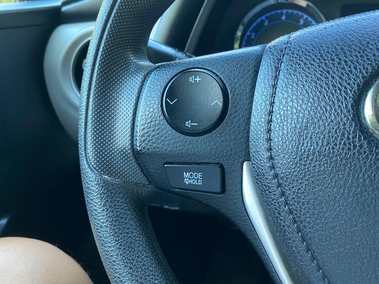 Used 2019 Toyota Corolla LE FWD image 21