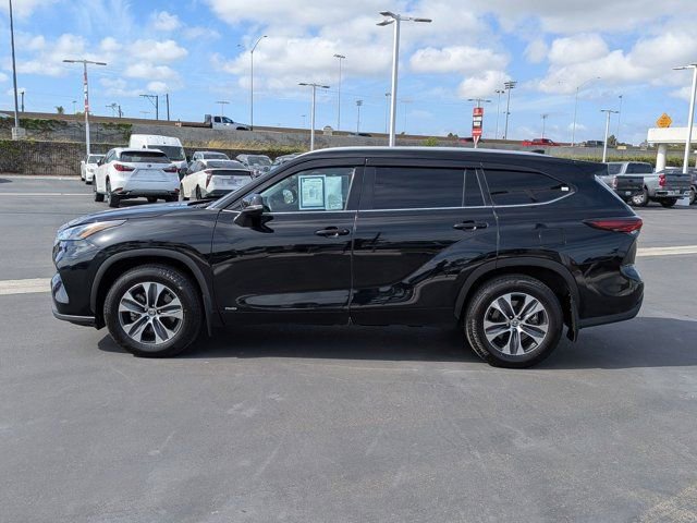 Used 2024 Toyota Highlander XLE AWD/4WD image 13