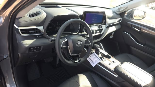 New 2026 Toyota Highlander Platinum AWD/4WD image 12