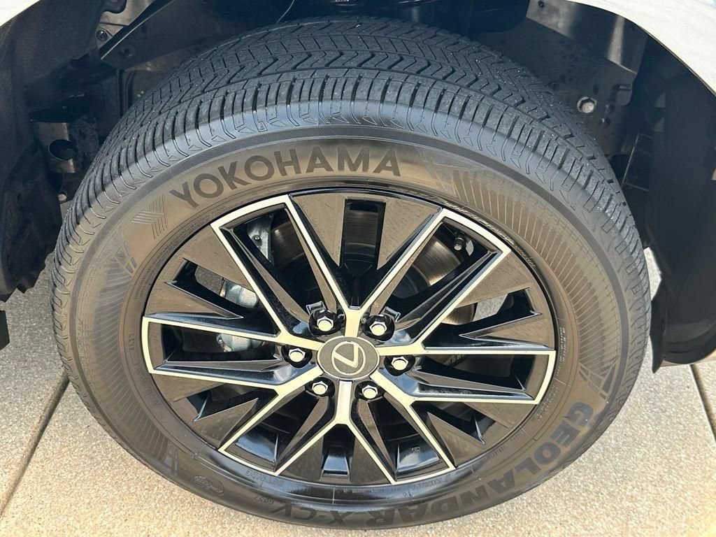 Used 2024 Lexus GX 550 w/ Accessory Package (2T) AWD/4WD image 26