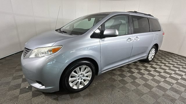 Used 2014 Toyota Sienna LE AWD/4WD image 6