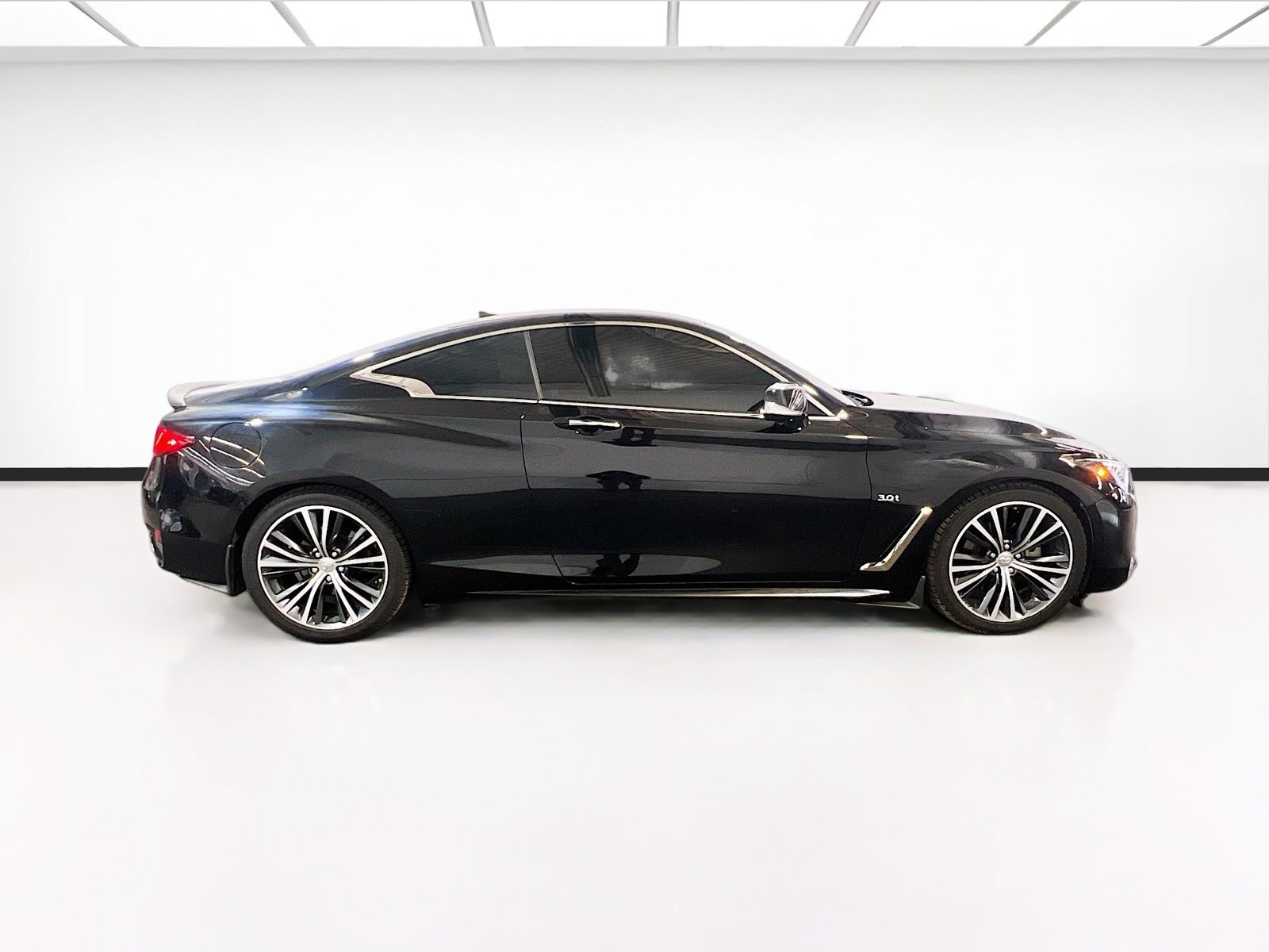 Used 2018 INFINITI Q60 3.0t Luxe w/ Sensory Package 3.0T Luxe RWD image 23