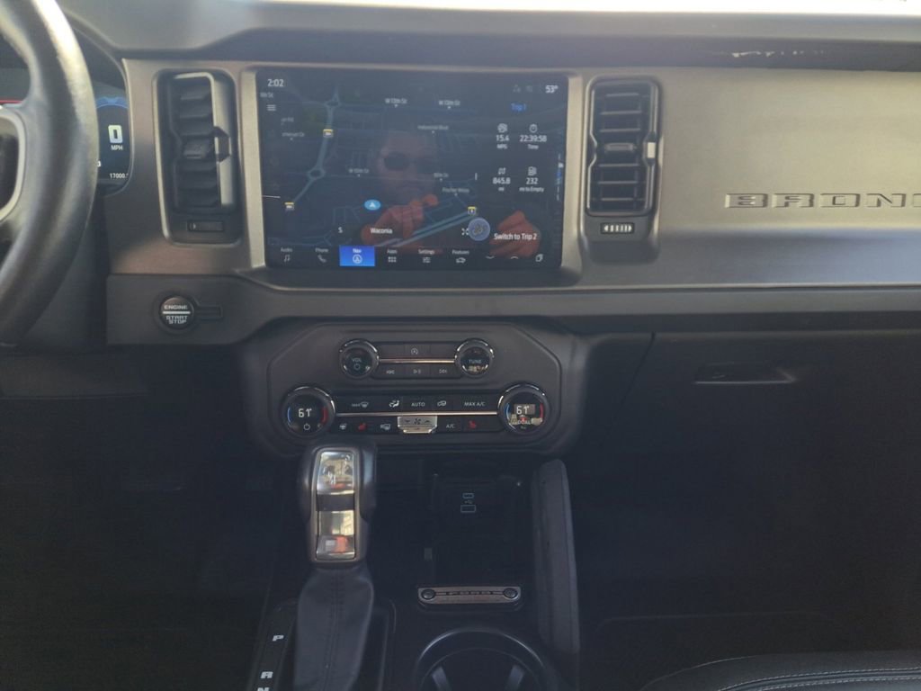 Used 2025 Ford Bronco Badlands image 11