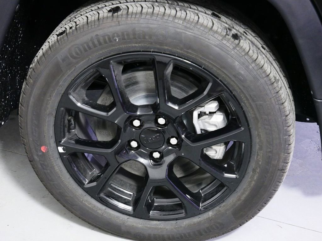 Used 2024 Jeep Compass Latitude w/ Convenience Group image 24