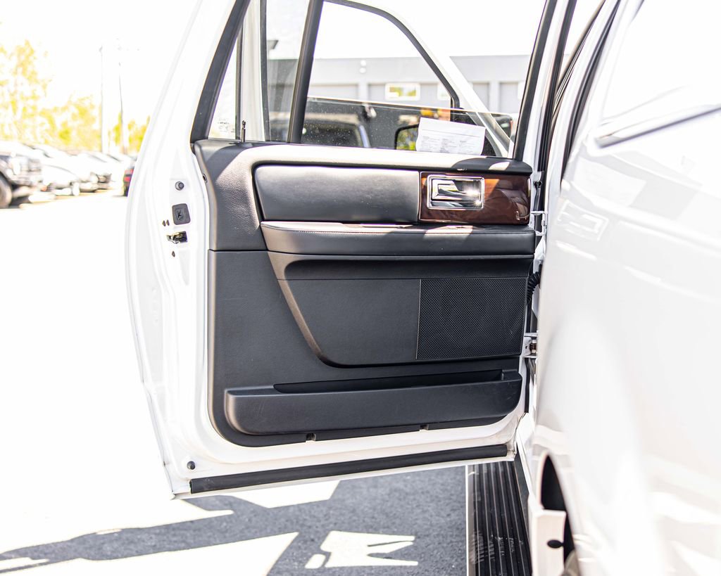 Used 2017 Lincoln Navigator L Select AWD/4WD image 34