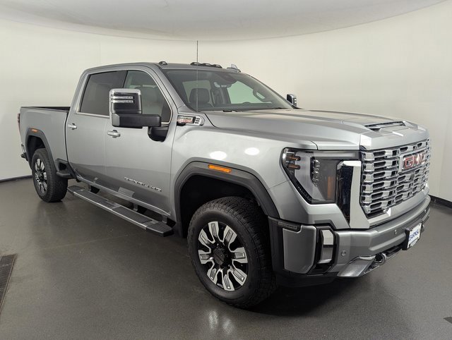 Used 2025 GMC Sierra 2500 Denali image 2