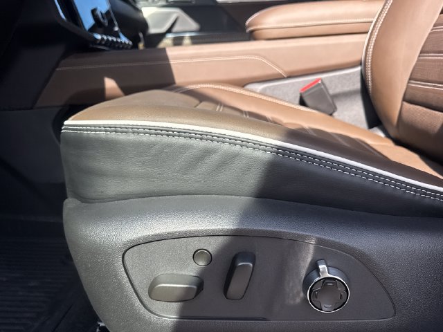New 2027 GMC Acadia Denali Ultimate w/ LPO, Floor Liner Package FWD image 16
