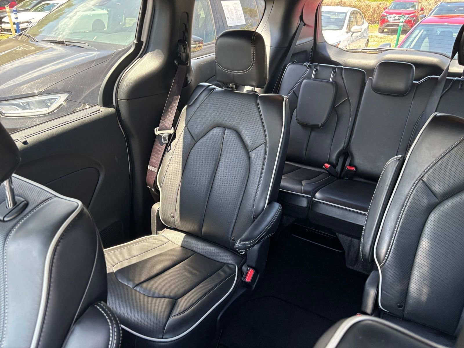 Used 2025 Chrysler Pacifica Limited FWD image 43