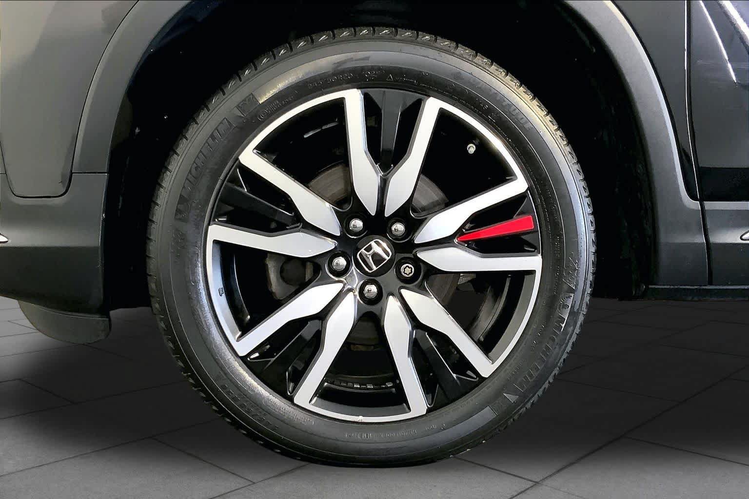 Used 2019 Honda Pilot Touring image 11
