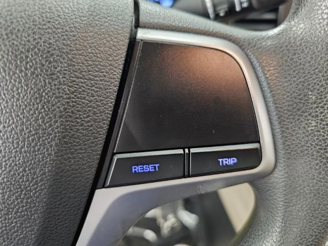 Used 2017 Hyundai Elantra SE image 11