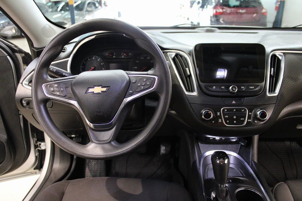 Used 2019 Chevrolet Malibu LT image 18