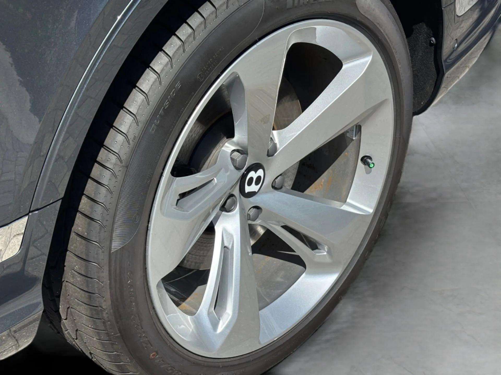 New 2025 Bentley Bentayga Extended Wheelbase image 55