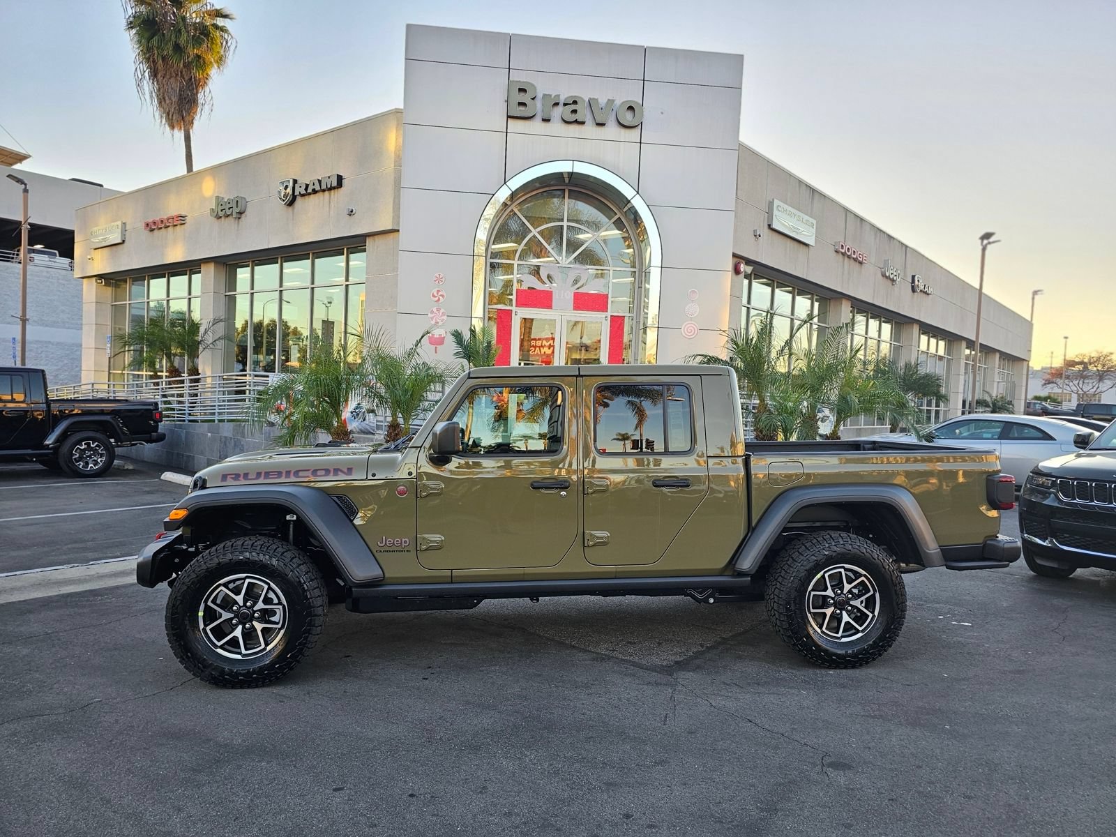 New 2026 Jeep Gladiator Rubicon w/ Steel Power Dome Hood Package AWD/4WD image 4