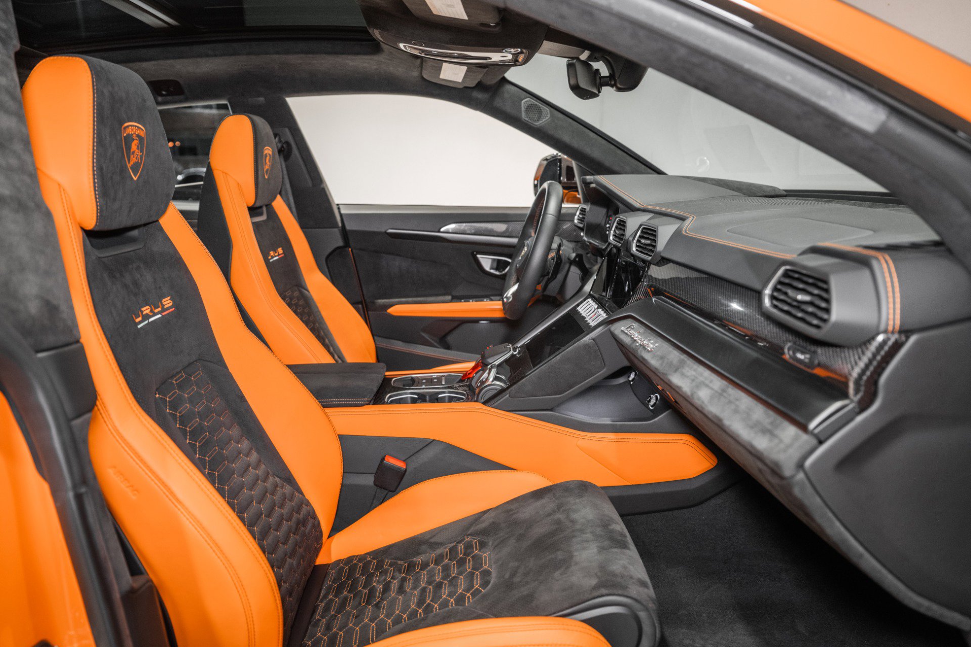 Used 2022 Lamborghini Urus image 25