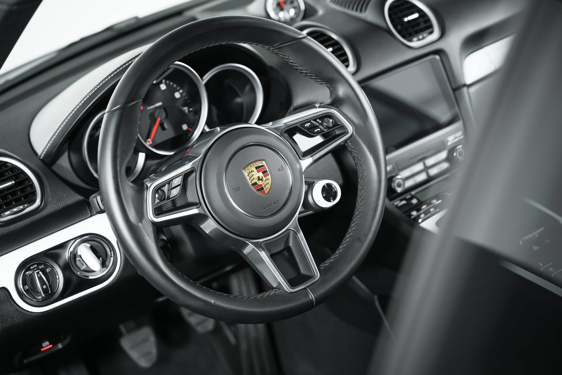 Used 2025 Porsche 718 Cayman RWD image 95
