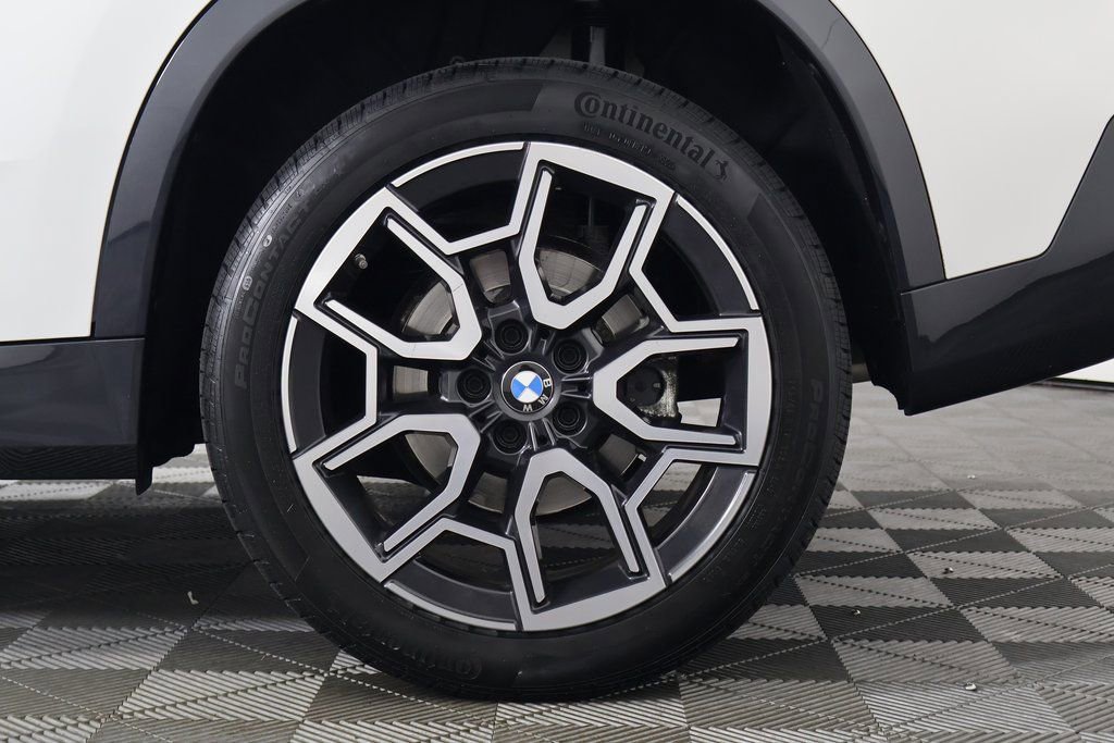 Used 2025 BMW X1 xDrive28i w/ Premium Package image 16