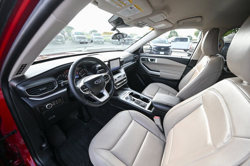 Certified 2023 Ford Explorer XLT w/ Equipment Group 202A image 18