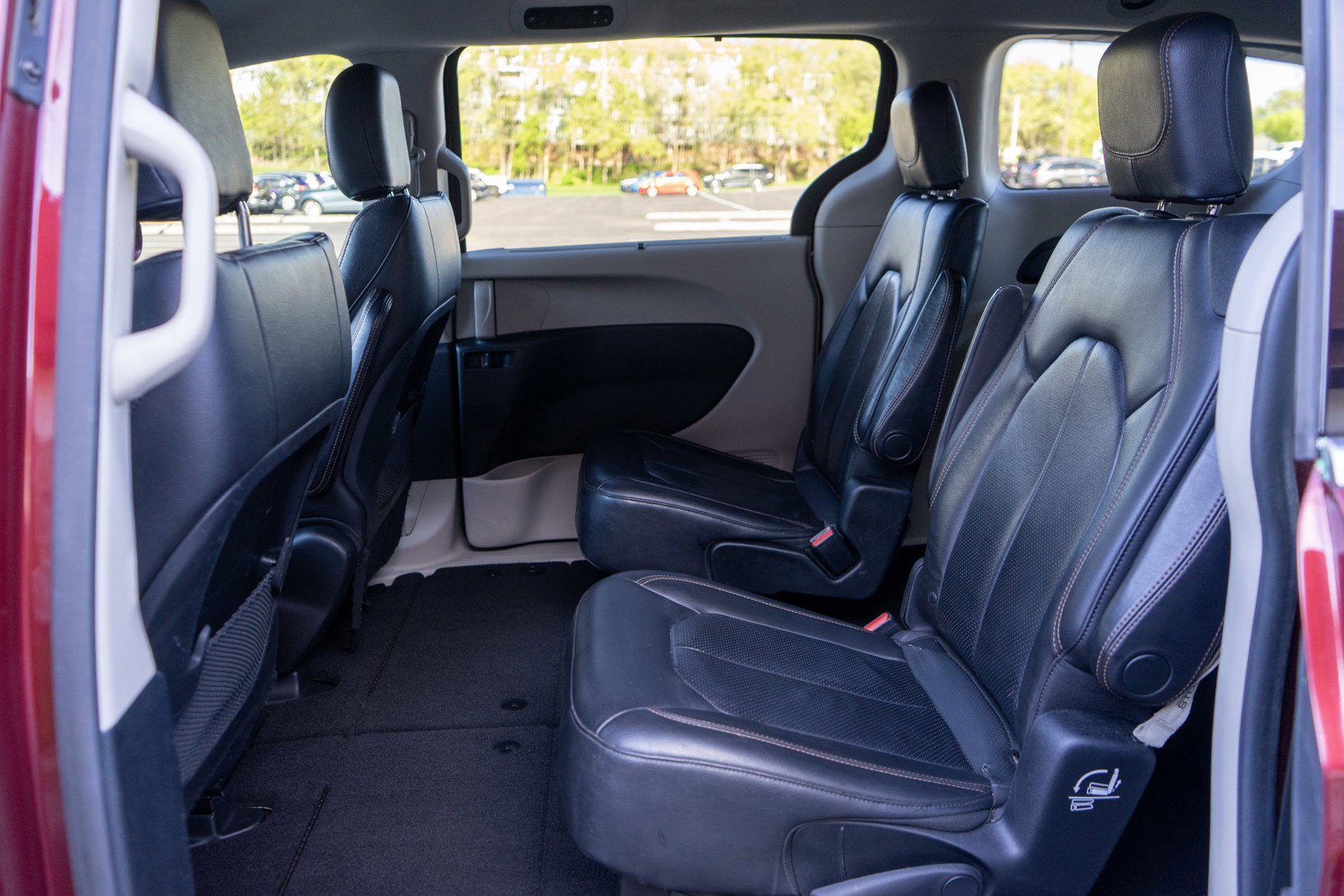 Used 2018 Chrysler Pacifica Touring-L FWD image 29