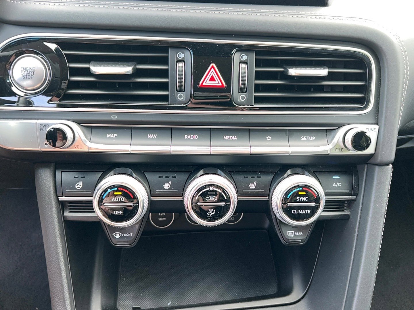 Used 2023 Genesis G70 2.0T AWD/4WD image 18